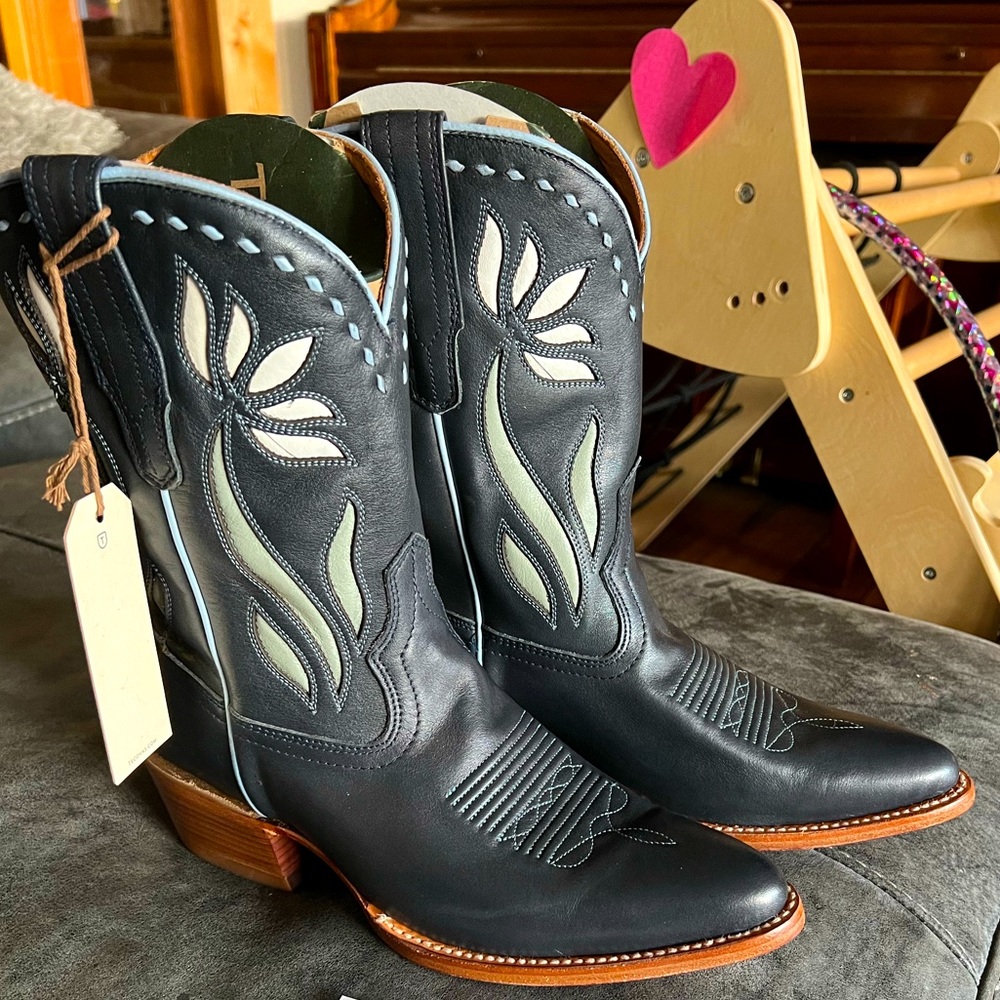Tecovas bloom navy Jolene